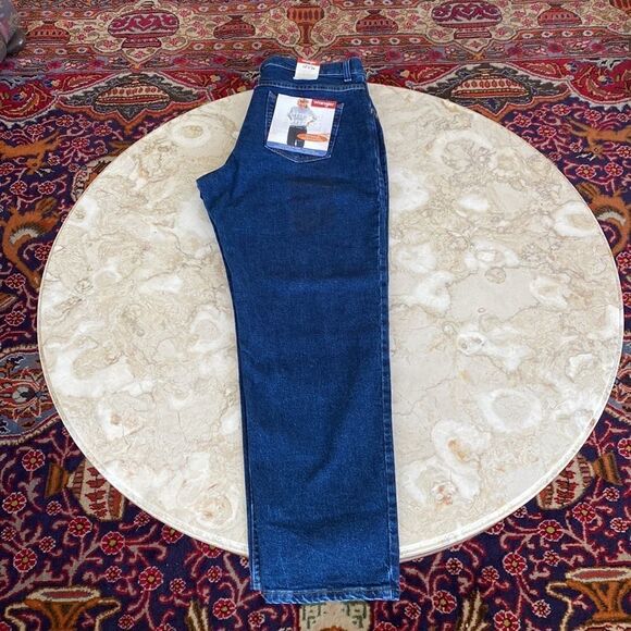 NWT Wrangler Relaxed Comfort Jeans - Picture 2 of 7